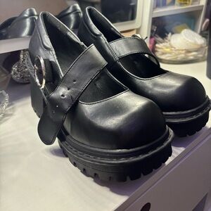 DOLLS KILL PLATFORMS *HALF TO A FULL SIZE SMALLER THEN 7.